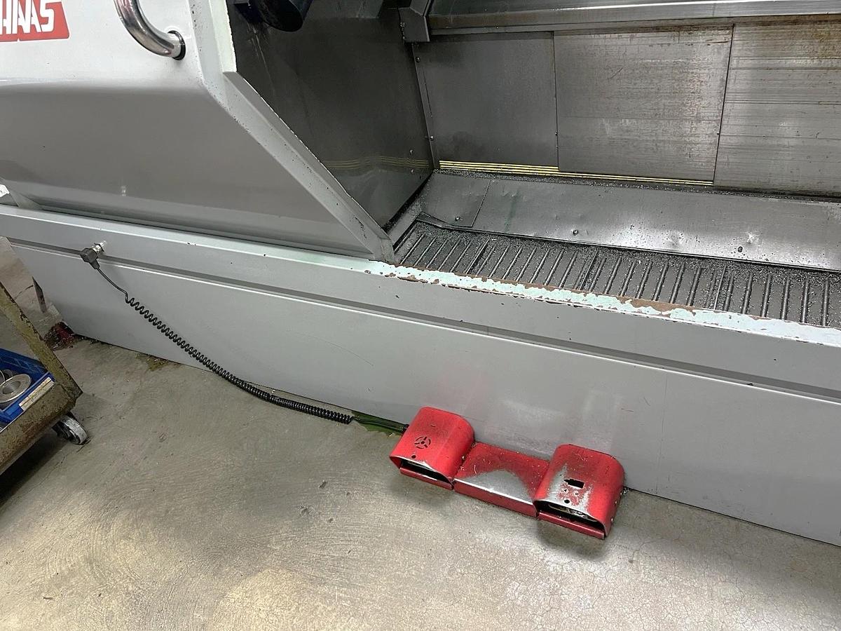 Used 2007 Haas SL-40T with Tailstock, Chip Conveyor, 15" Hydraulic Chuck, 4" Bar Capacity, Tool Presetter, Aux Coolant Filter