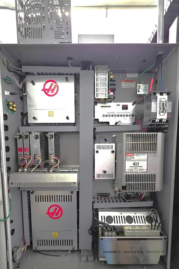 Used 2013 Haas VF-5SS with Haas Wireless Probing, Coolant Through Spindle, Chip Auger, Macros, Programmable Coolant Nozzle
