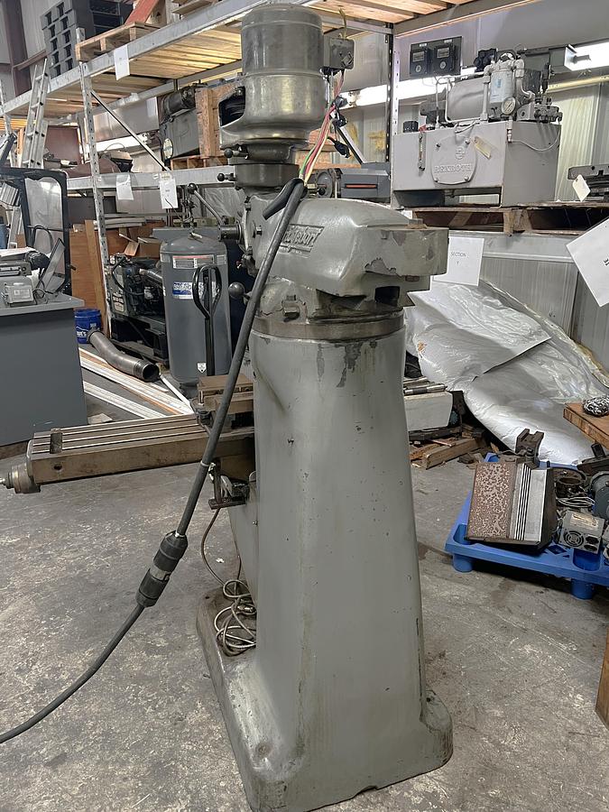 Used 1970 Bridgeport Series I Manual Knee Mill with 1 HP Motor,