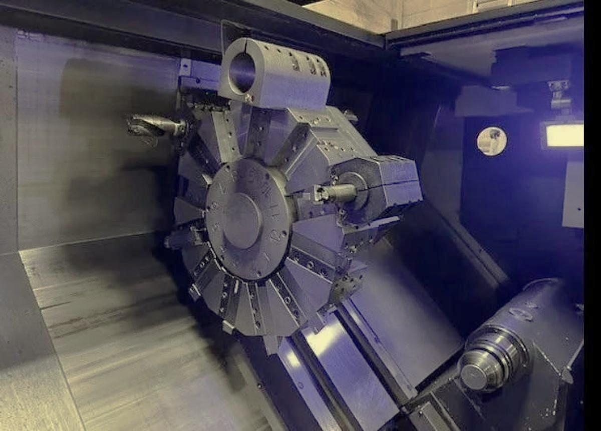 Used 2014 Doosan Puma 400LC with 21" Hyd Chuck, 7.1" Bore w/ 6.5" Bar Capacity, Programmable Tailstock, Chip Conveyor, Toolsetter