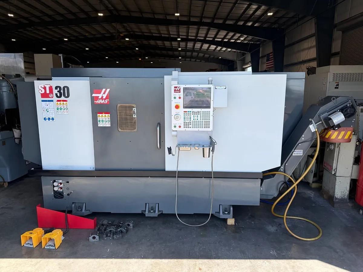 Used 2021 Haas ST-30 with 10" Chuck, 3" Bar Cap., Chip Conveyor, Tailstock, Tool Presetter, 21" x 32.5" Capacity, ONLY 1,516 Spindle Hours