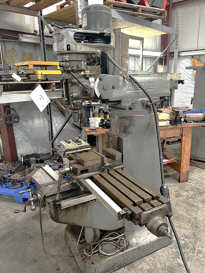 Used 1970 Bridgeport Series I Manual Knee Mill with 1 HP Motor,