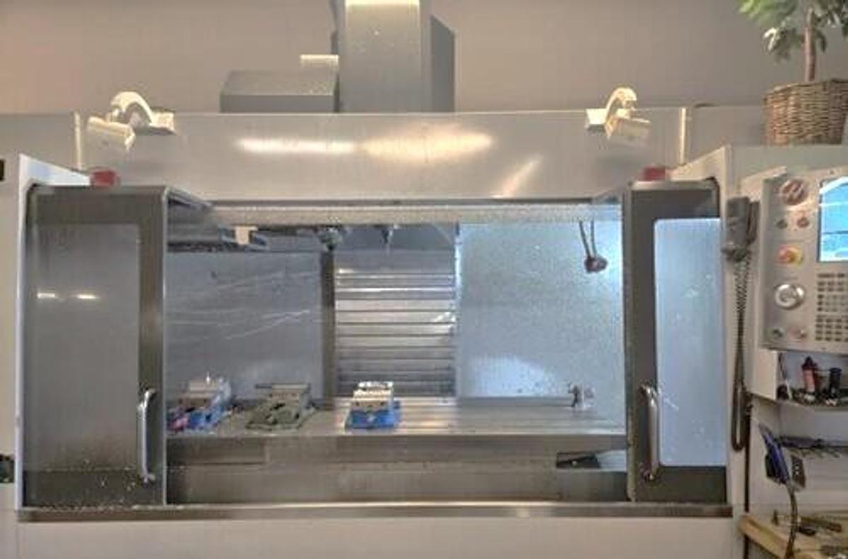 Used 2015 Haas VF7/40 with Probing, Coolant Thru Spindle, 8100 RPM, 30 Station Side Mount ATC, Low Hours!!