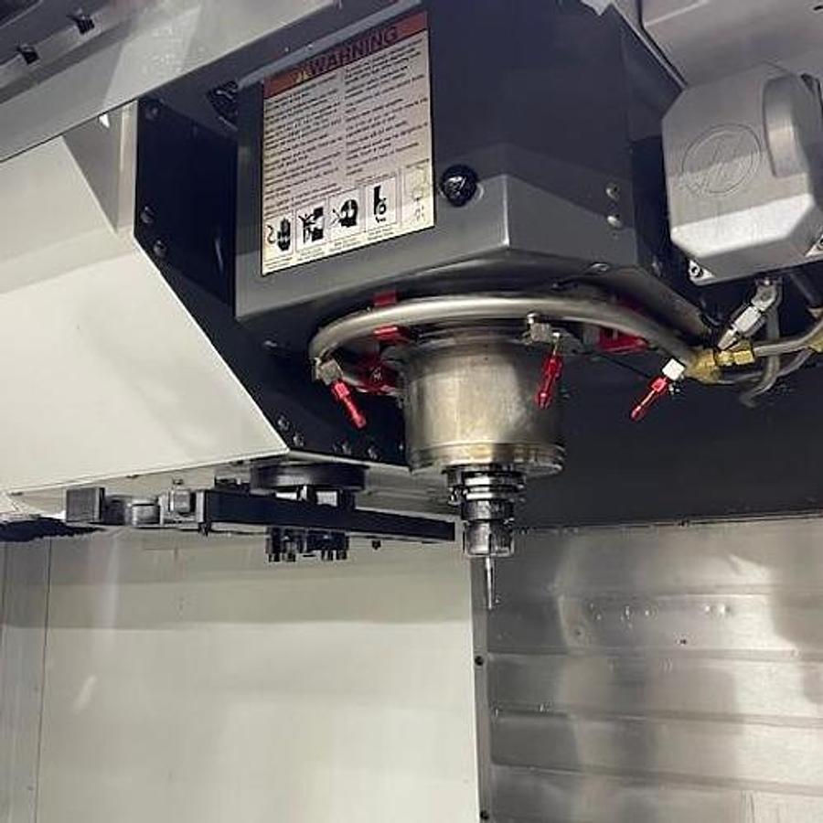 Used 2015 Haas VF-4 with 24 Station Side Mount ATC, Programmable Coolant Nozzle, Chip Auger, USB Port, Less than 1,500 Cut Hours !!