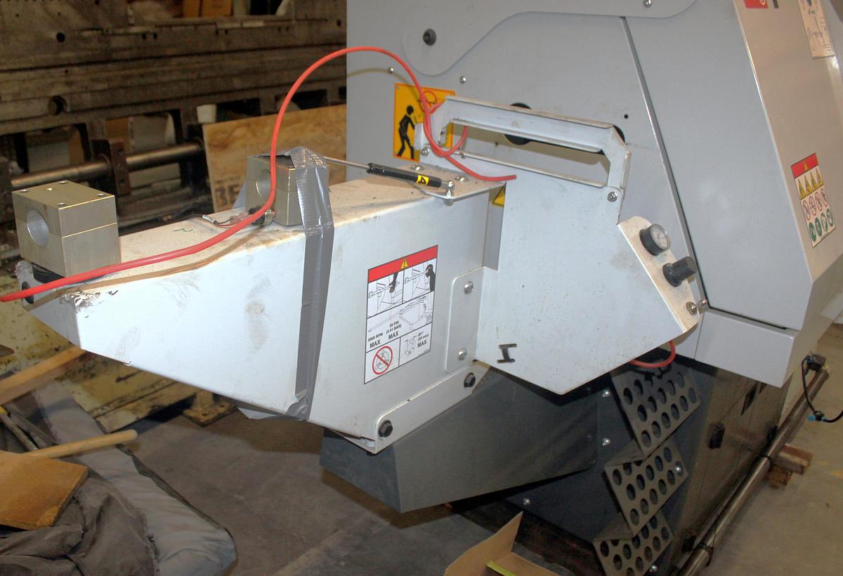 Used 2018 Haas CL-1 Chucker Lathe w/ 8 Station Turret, Haas CL-1 Series Barfeeder, Collet Nose, Partrs Catcher, 1" Bar Cap., Rigid Tap