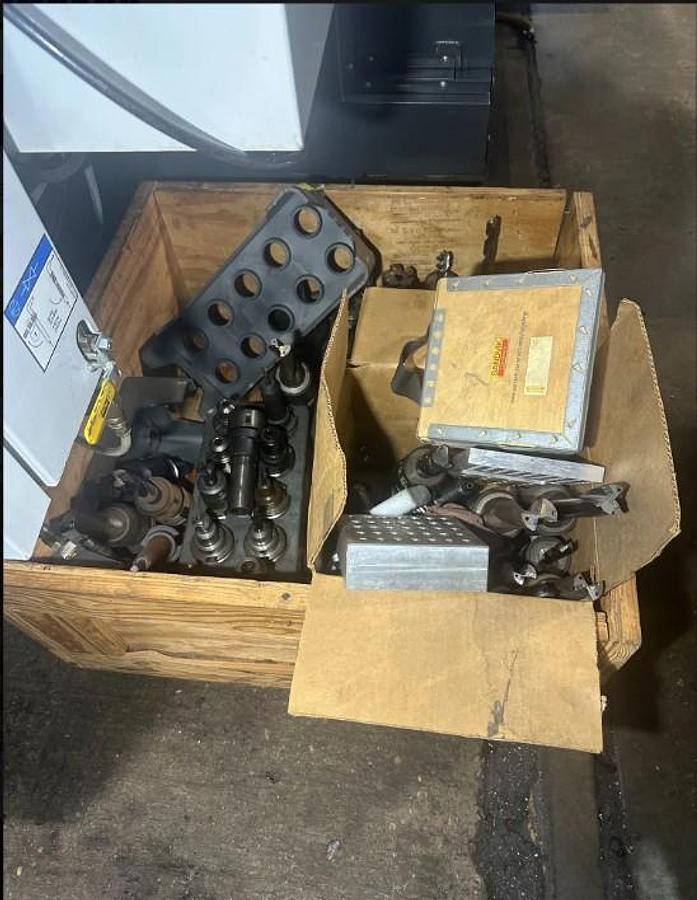 Used 2014 Haas VF8/40 with Haas Probing Package (needs probe repaired), 24 Station Side Mount ATC, 8100 RPM, CAT 40