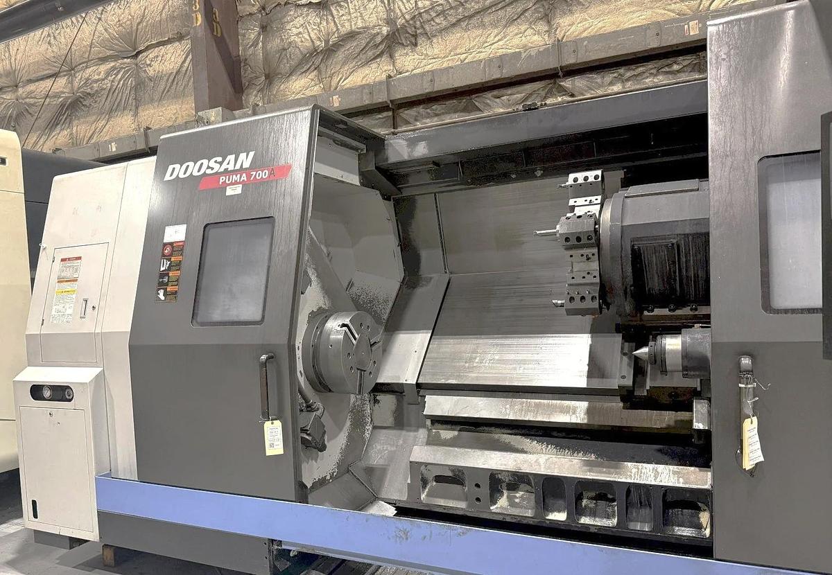 Used 2013 Doosan Puma 700A with 18" Hyd. Chuck, 6.5" Bar Capacity, 63" cc, Tailstock, Chip Conveyor, Tool Presetter, Fanuc 32i Cntrl