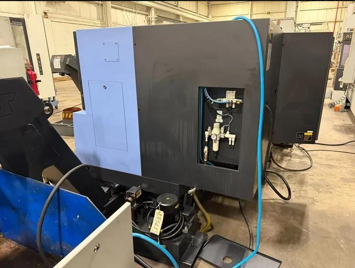 Used 2015 Doosan Lynx 220LC with 8" Hyd Chuck, Toolsetter, Tailstock, Parts Catcher, Chip Converyor, Barfeed Interface ONLY