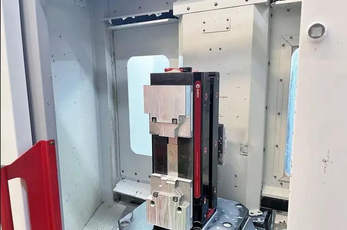 Used 2005 Haas EC-400, Full 4th Axis Rotary Table, 300 PSI CTS, Haas Renishaw Probing, Tombstones, 40 Station ATC