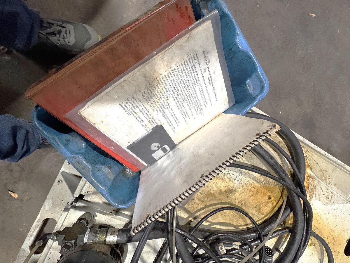 Used 2004 Haas VF8/50 with 50 Taper Spindle, 10,000 RPM Geared Head, Coolant Thru Spindle, Probe Ready, PCool, Auger, Side Mounted ATC