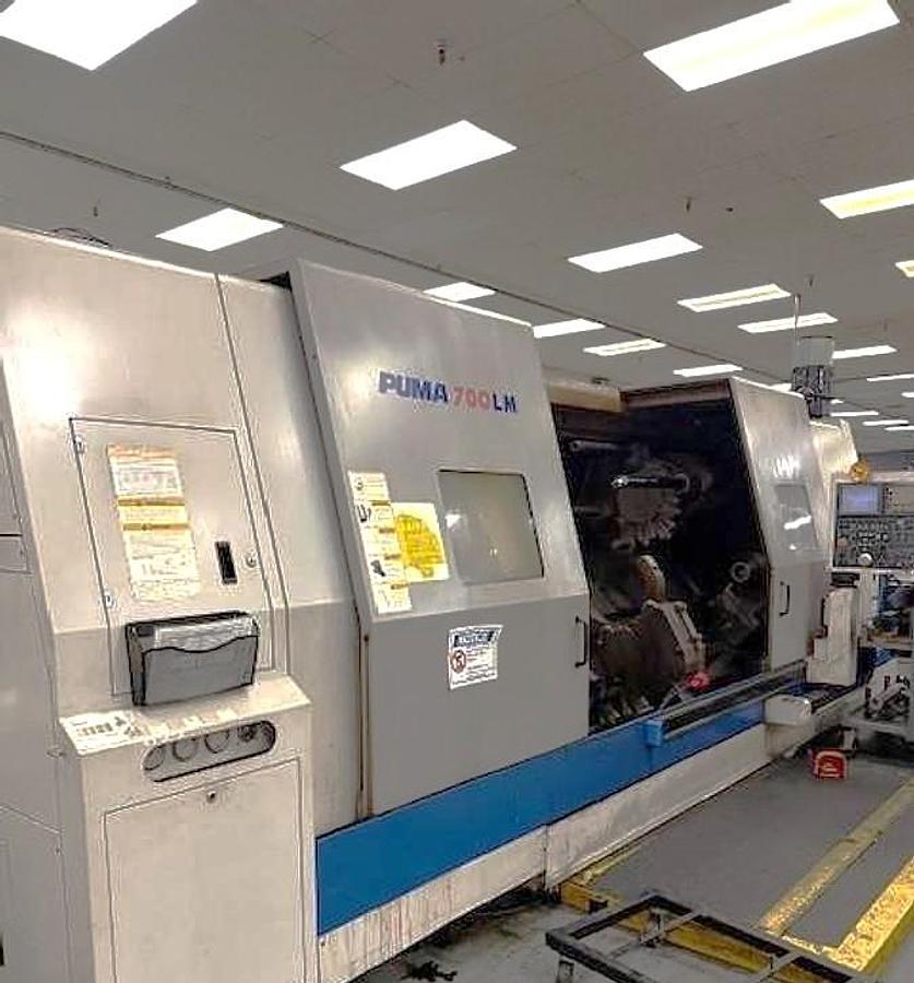 Used 2006 Doosan Puma 700LM with C Axis & Milling, 32" 4 Jaw Man. Chk, 6.5" Bar Cap., 126" Turn Length, SMW Steady Rest, Tailstock, Conveyor