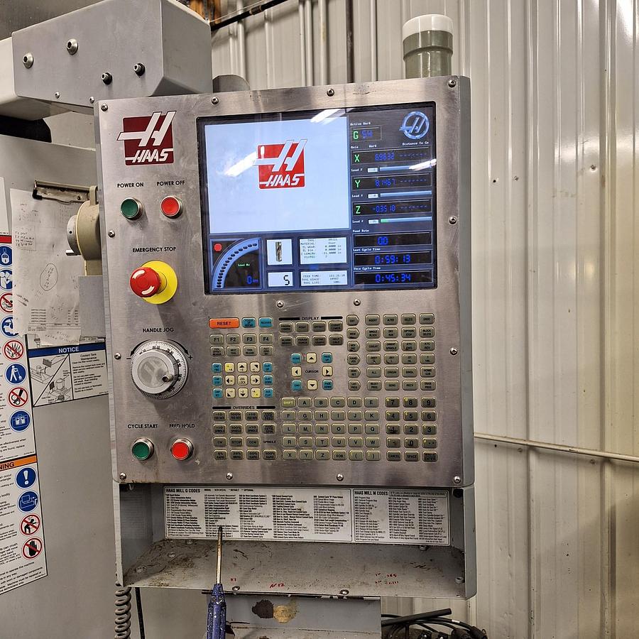 Used 2007 Haas VF-2B with 10,000 RPM, Haas HRT-210 Rotary Table, 2 Speed Gearbox, Pcool, Auger