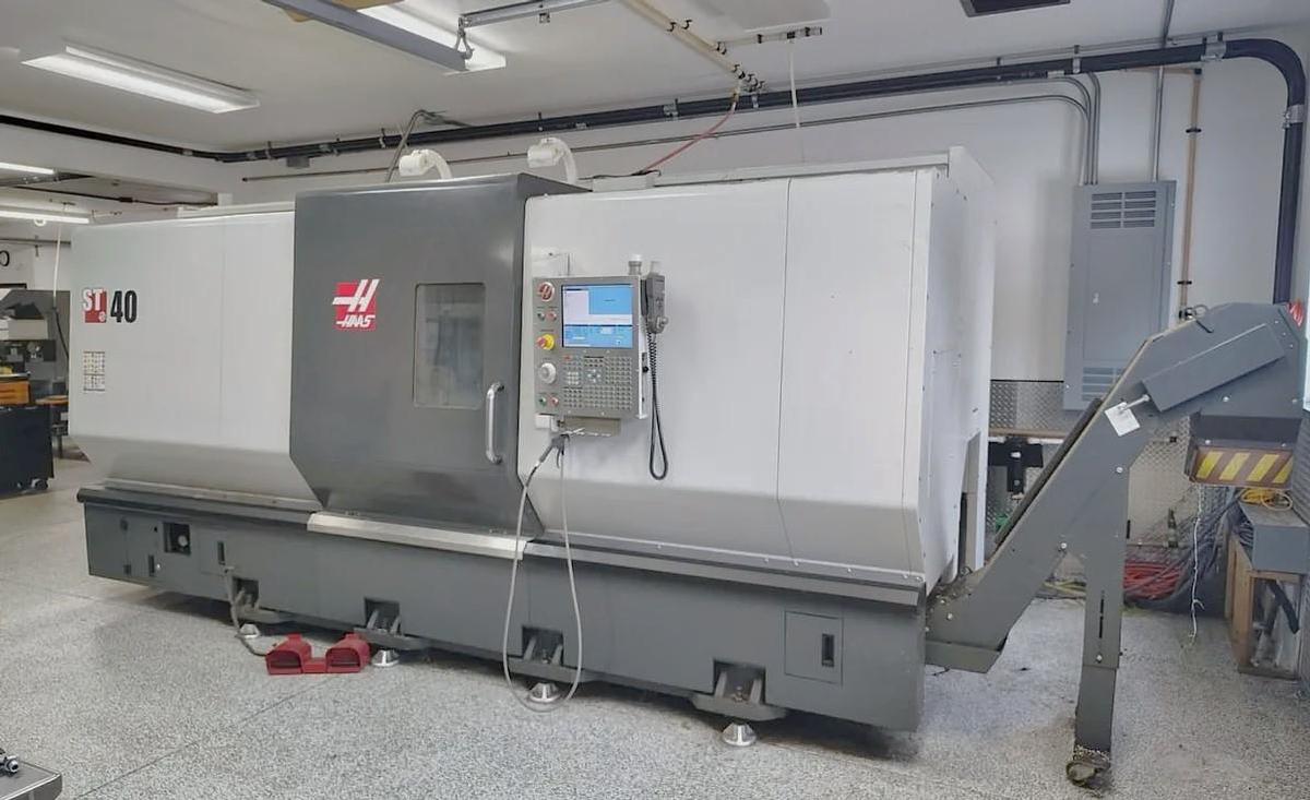 Used 2015 Haas ST-40 with Tailstock, Chip Conveyor, 15" Hydraulic Chuck, Tool Presetter, Remote Jog Handle, 3,278 Feed Cut Hours