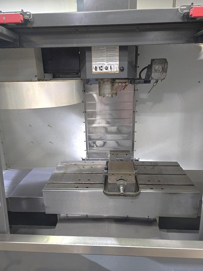 Used 2013 Haas VF2 with Chip Auger, Progr. Coolant Nozzle, Prepped for Coolant Thru Spindle, Rigid Tap, ONLY 519 Feed Cut Hours