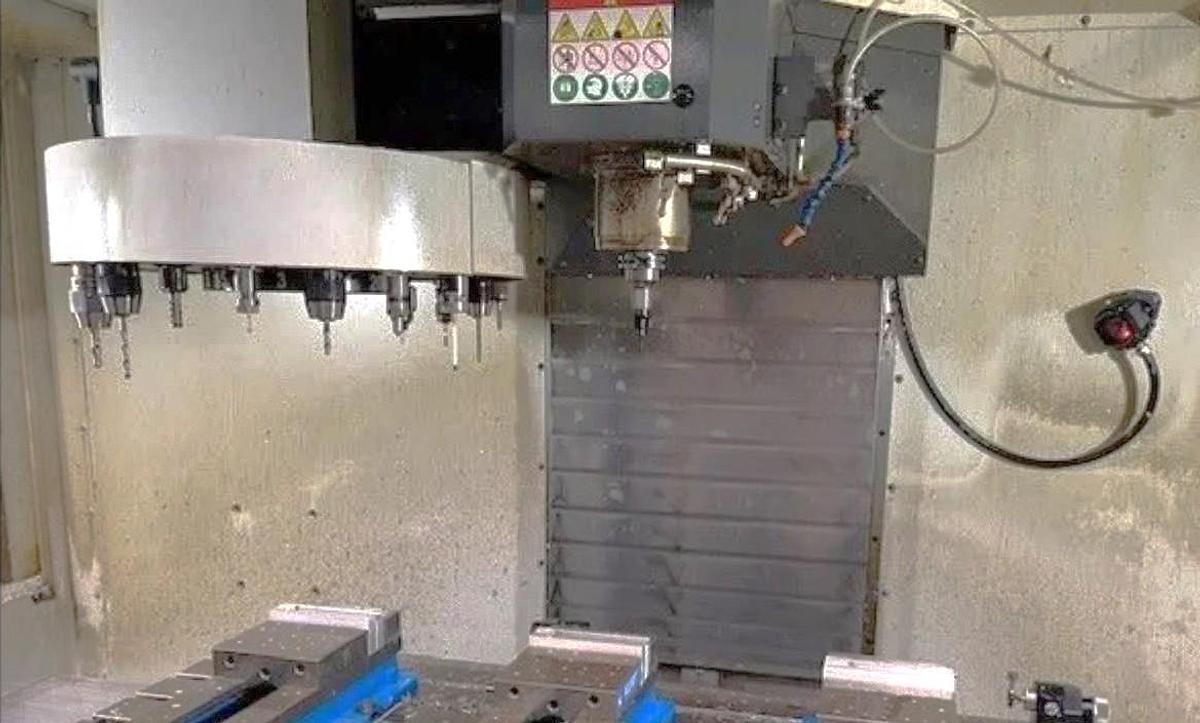Used 2017 Haas VF4 with Haas Probing, Chip Auger, 20 Station Umbrella ATC, 8100 RPM
