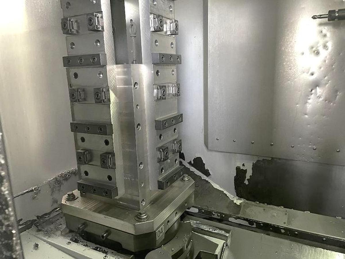 Used 2014 DMG Mori NHX 4000 with 5 Pallet Pool, Full 4th Axis Table, Tool Probe, 1000 PSI Cool Thru Spindle, 120 Station ATC, Conveyor