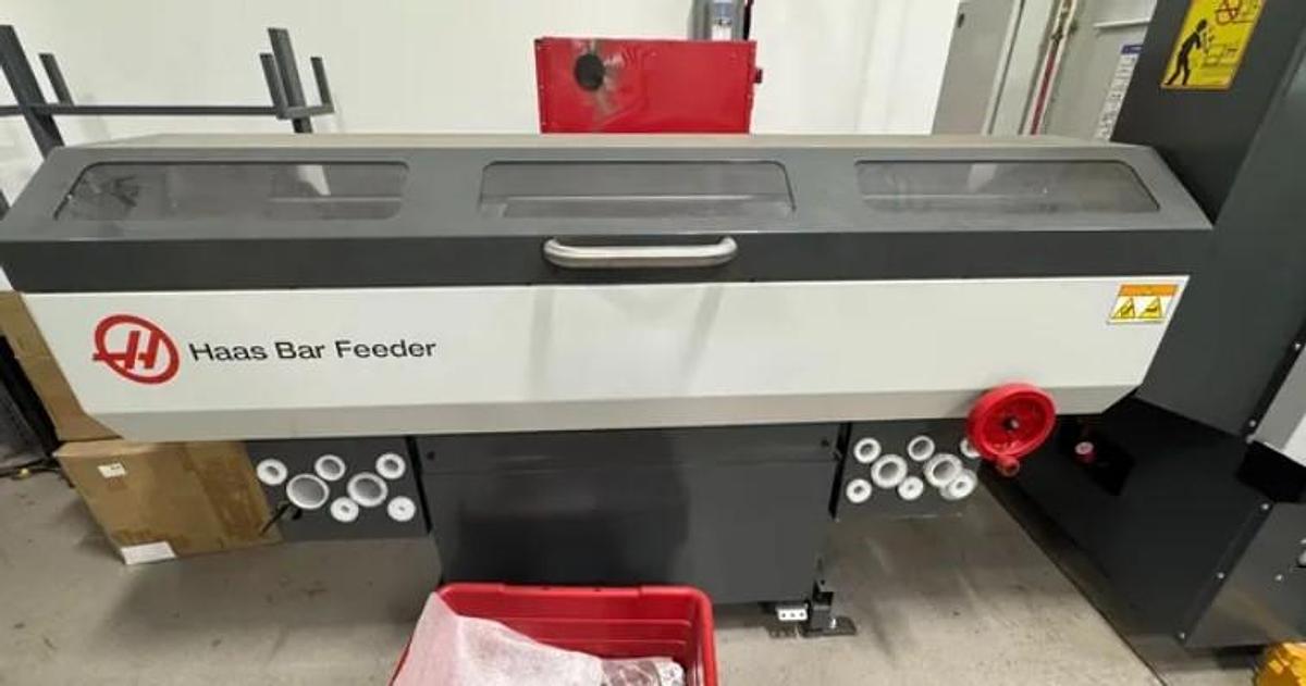 Used 2022 Haas ST-25 Chucker w/ Haas Barfeed with Liners, Tool Presetter, Chip Conveyor, 10" Hydraulic Chuck, Parts Catcher