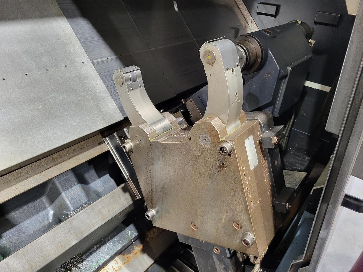 Used 2011 Doosan Puma 480L with 10.8" Bar Cap., (2) 24" Manual Chks, 80" cc, S/R, Tailstock