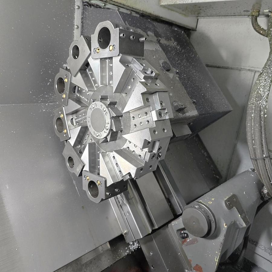 Used 2013 Samsung SL-20/500 with Chip Conveyor, Parts Catcher, Tool Presetter, Tailstock, Fanuc 0i-TD Control