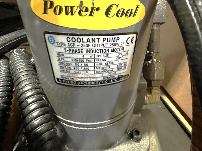 Used 2005 Hyundai-Kia VX500 3 Axis Vertical Machining Center