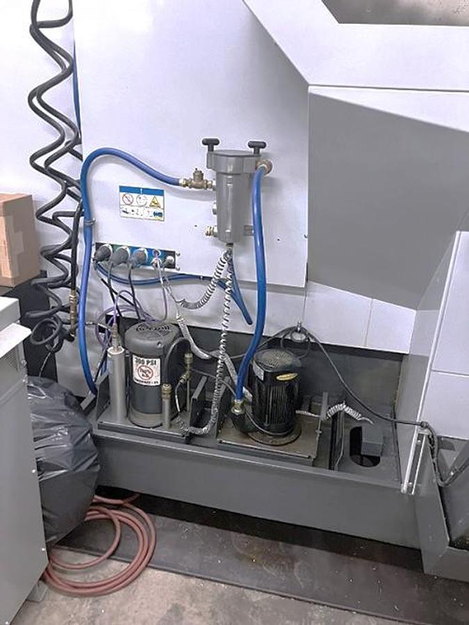 Used 2018 Haas UMC-750SS with Probing, Coolant Thru Spindle, 15,000 RPM, 40 ATC, Chip Conveyor, less than 7,400 Cutting Hours