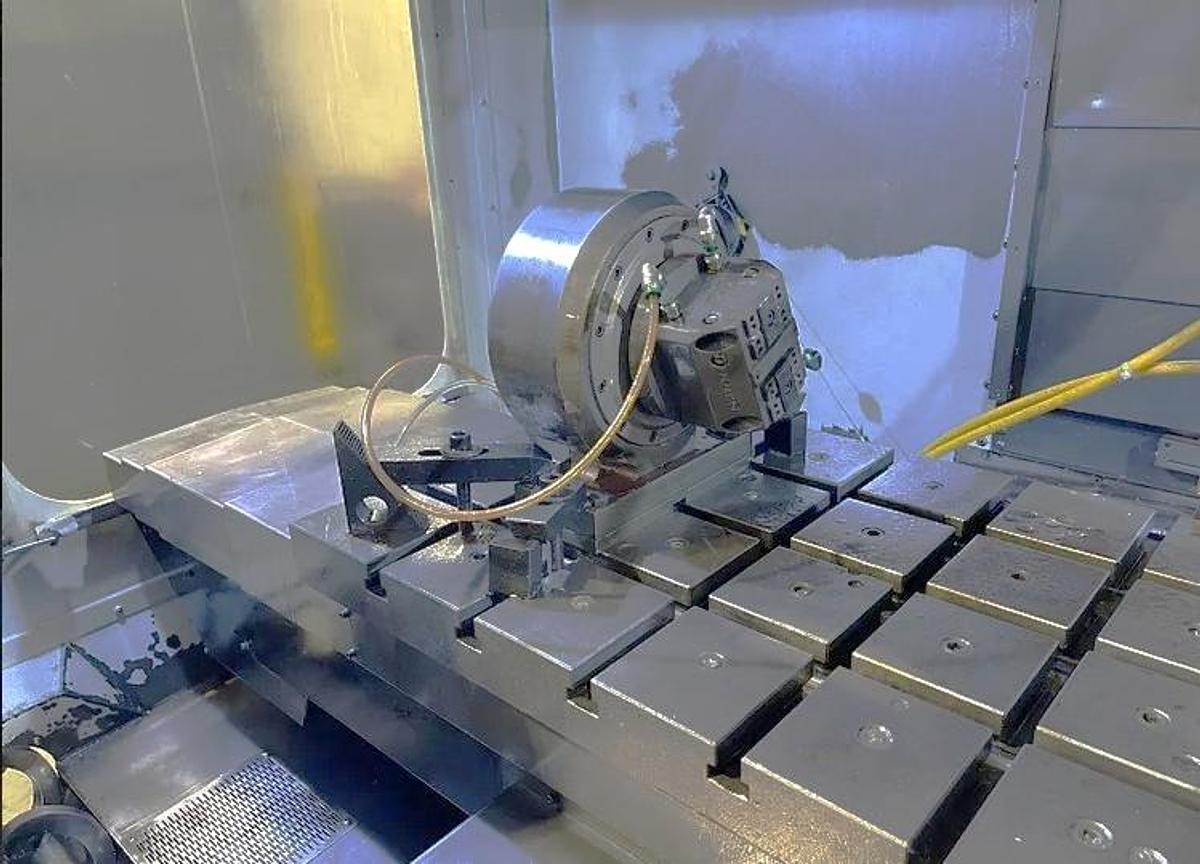 Used 2006 Haas VM-2 with Haas HRT210 4th Axis Table, Prog. Coolant, Remote Jog Handle, 24 Station Side Mount ATC, High Spd Machining