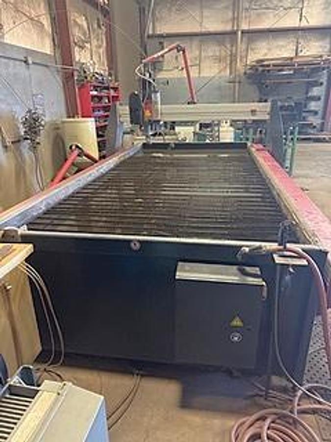 Used 2015 Omax Maxiem Water Jet Cutting Machine with 30 HP Pump, 50,000 PSI Cut Pressure, 600 lb. Bulk Abrasive Delivery System