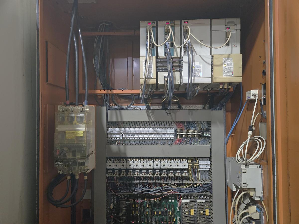 Used 2004 Takumi V-22 with Coolant Thru Spindle, Conveyor, 24 Pos. Side Mount ATC, RJH, Boxed Ways, Fanuc Control