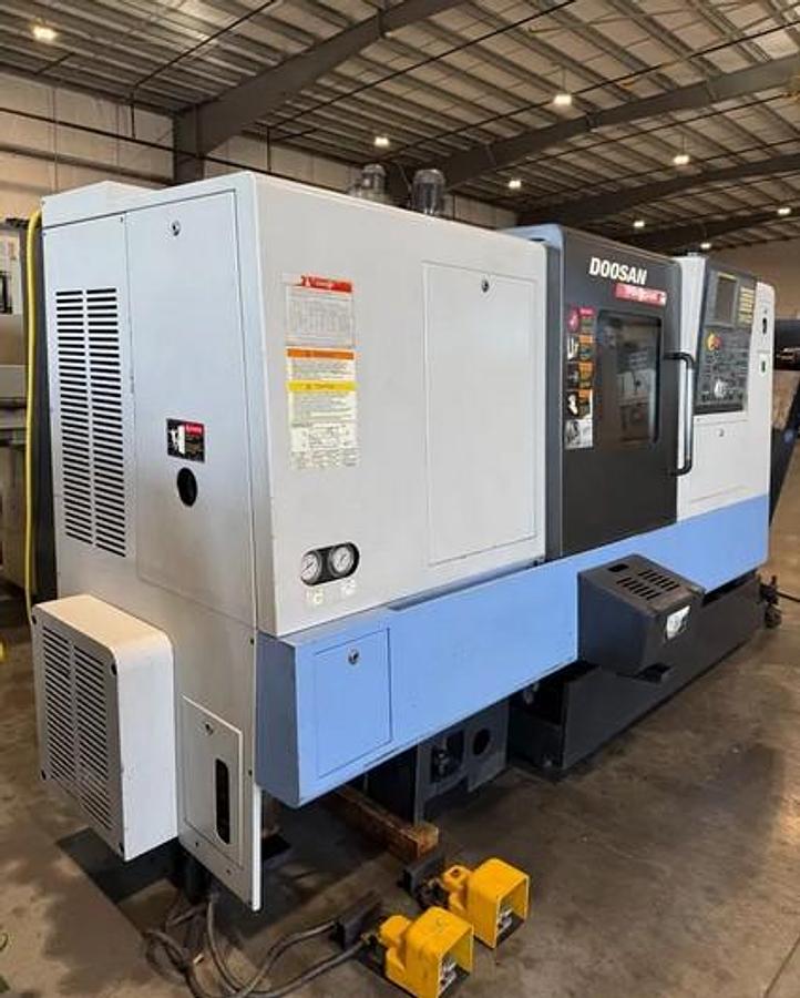 Used 2007 Doosan Puma 240MB with Full C Axis Spindle, Milling/Drilling Capability, Chip Conveyor, Parts Catcher, 8" Chuck, 2.55" Bar Cap.