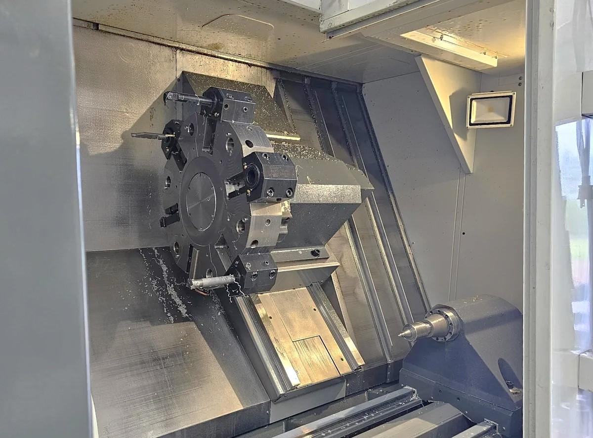 Used 2015 Haas ST-40 with Tailstock, Chip Conveyor, 15" Hydraulic Chuck, Tool Presetter, Remote Jog Handle, 3,278 Feed Cut Hours