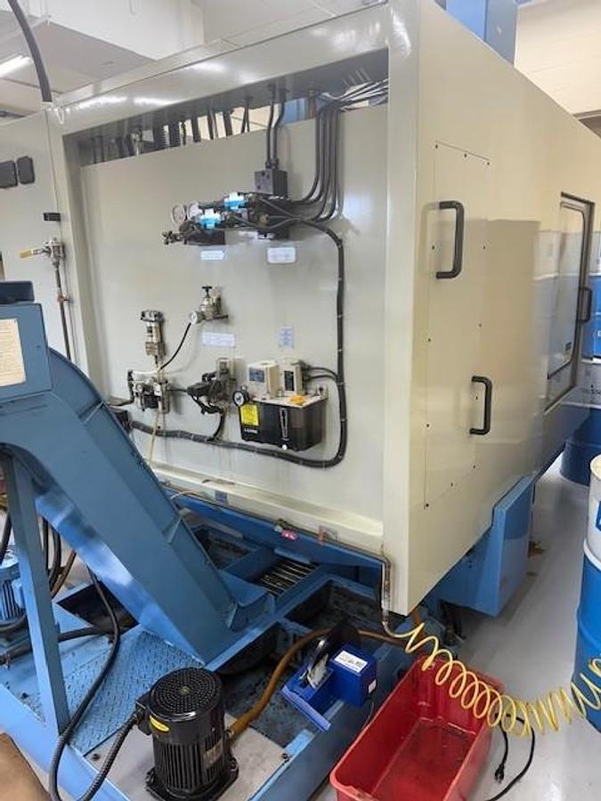 Used 1996 Saeilo Mach 3A HMC with 2 Pallet Changer, 1 Degree Index, 10,000 RPM, 20 Station ATC, CAT40, Chip Conveyor, R/T