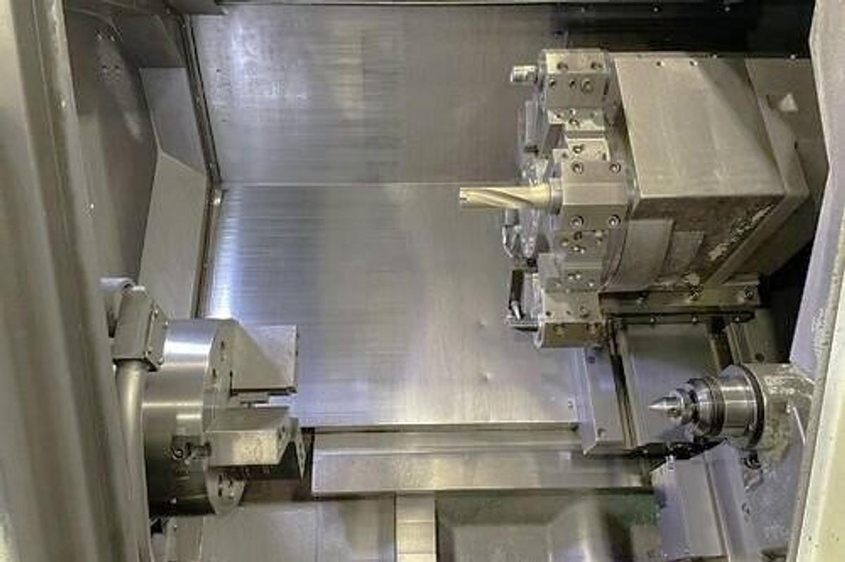 Used 2011 Doosan Puma 300C - 4" Bar Capacity !!, 12" Hyd Chuck, Tailstock, Chip Conveyor, Tool Presetter, 15.7" x 24.8" Capacity, Fanuc
