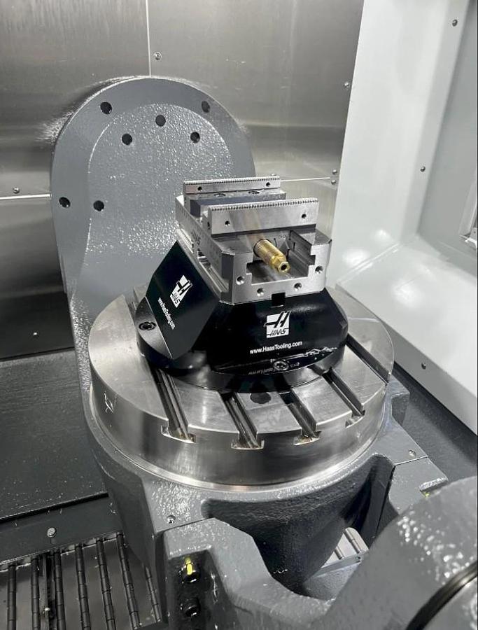 Used 2022 Haas UMC-500SS