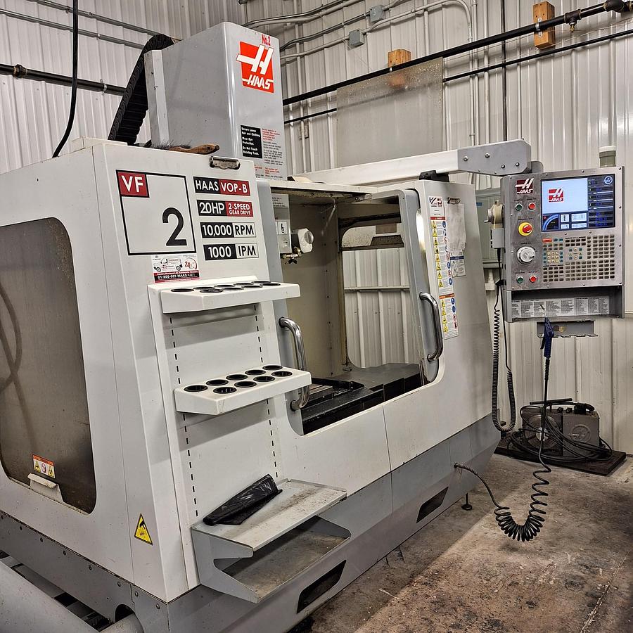 Used 2007 Haas VF-2B with 10,000 RPM, Haas HRT-210 Rotary Table, 2 Speed Gearbox, Pcool, Auger