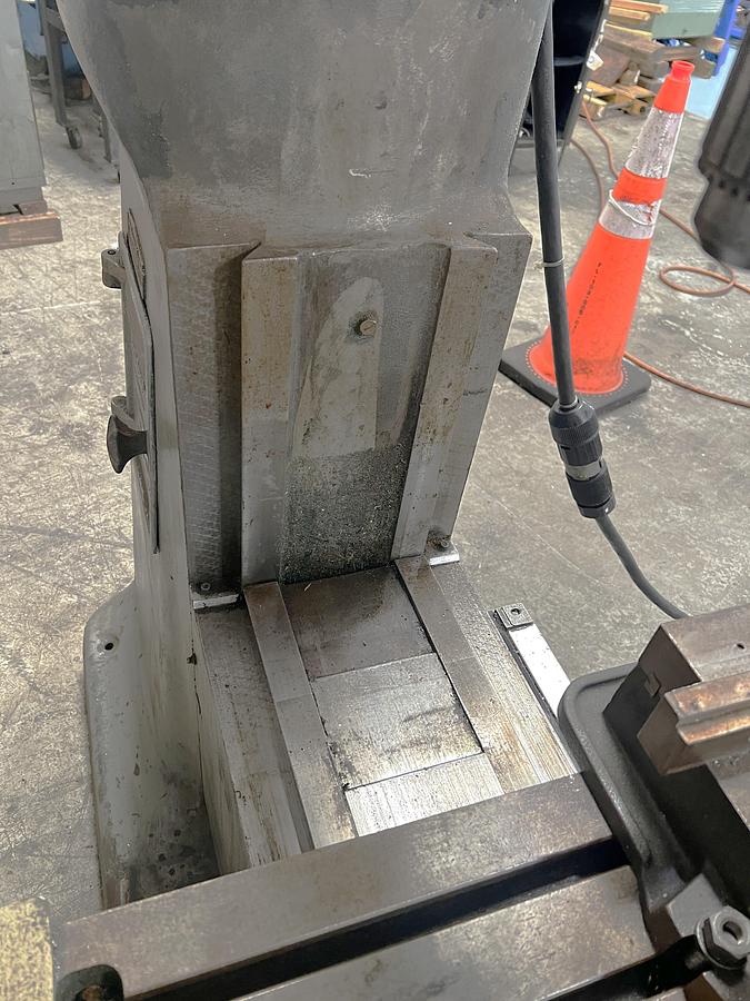 Used 1970 Bridgeport Series I Manual Knee Mill with 1 HP Motor,