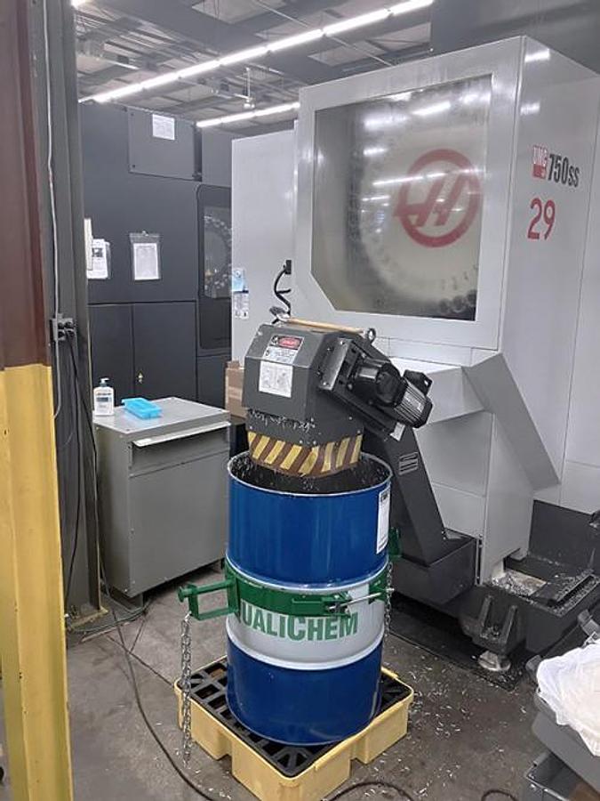 Used 2018 Haas UMC-750SS with Probing, Coolant Thru Spindle, 15,000 RPM, 40 ATC, Chip Conveyor, less than 7,400 Cutting Hours