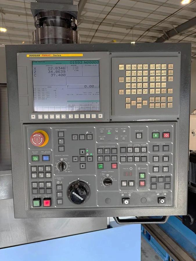 Used 2012 Doosan Puma 400MB with C Axis, Milling Capable, 15" Hyd. Chk, 4.5" Bar Cap., 41.3" cc, Tailstock, Conveyor, Live Tooling