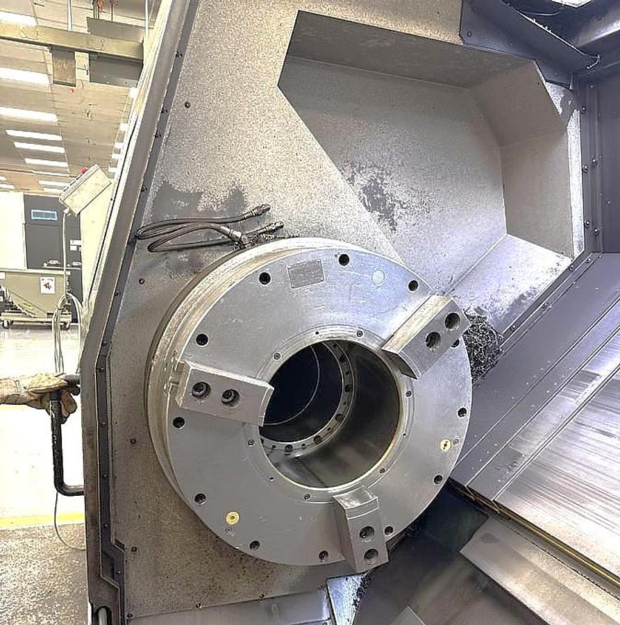 Used 2015 Doosan Puma 800LM with C Axis & Milling, 31.5" 3 Jaw Rohn Air Chk, 12.6" Bar Cap., 126" Turn Length, New RIP Steady Rest, Tailstock, Conveyor