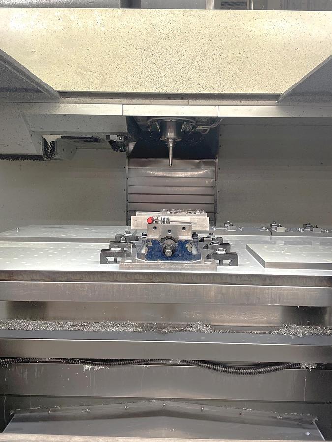 Used 2016 Haas VF9/40 with Midaco Pallet Changer (available without as well), 40 Pos. ATC, TSC, 10k RPM, 4th Axis Ready