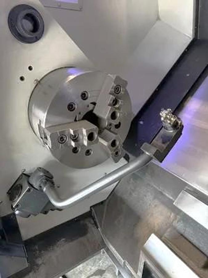 Used 2012 Doosan Puma 400MB with C Axis, Milling Capable, 15" Hyd. Chk, 4.5" Bar Cap., 41.3" cc, Tailstock, Conveyor, Live Tooling