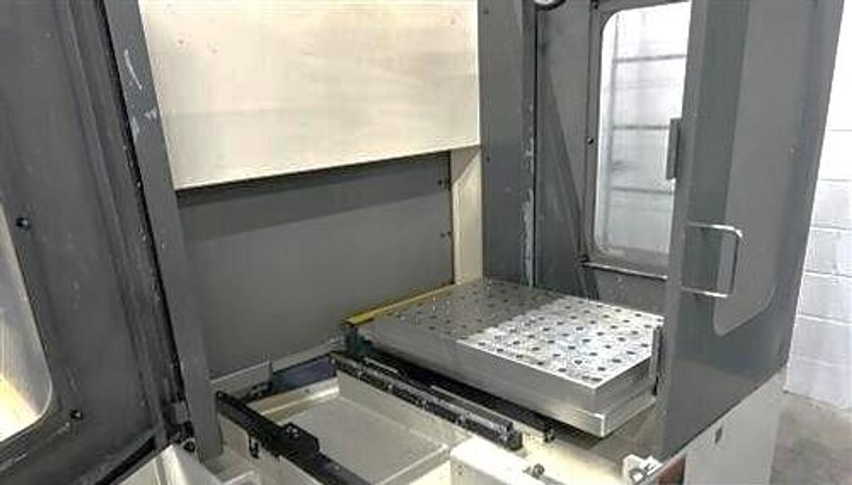 Used 2015 Fanuc Robodrill Alpha-D21LiA5 with 2 Pallet Changer, 24,000 RPM Spindle, 21 Pos. ATC, Tool Probe, ONLY 755 CUT HOURS !!