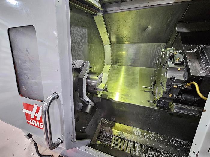 Used 2007 Haas SL-20 Chucker with C Axis, Milling/Drilling Capability, Chip Conveyor, Tool Presetter, 8" Chuck