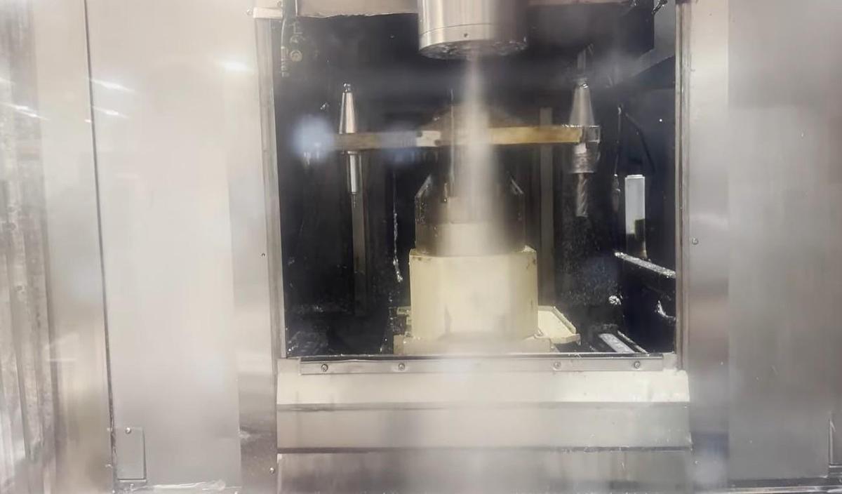 Used 2010 Mazak VTC800E/30-SR