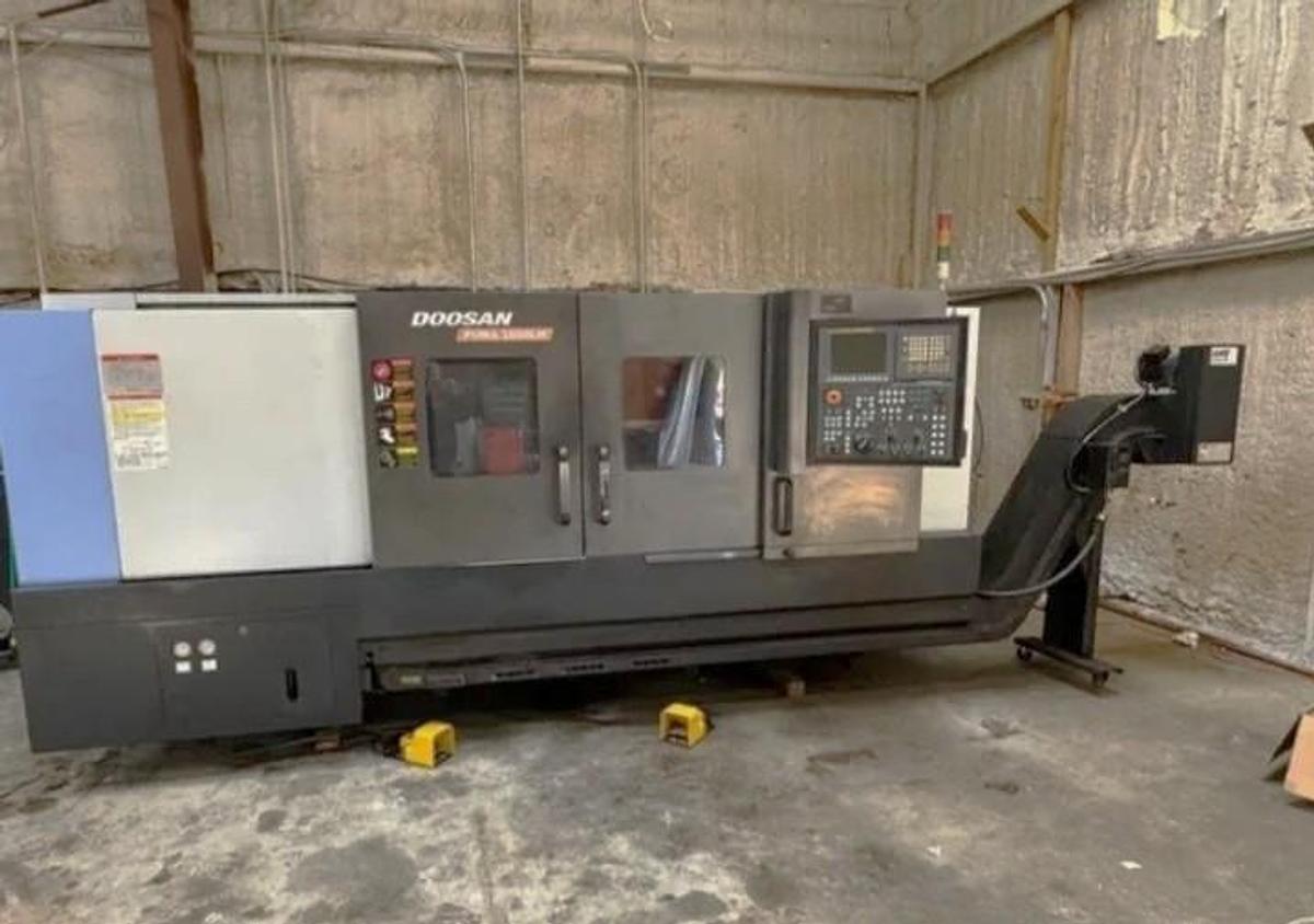 Used 2010 Doosan Puma 2600LM, 30.7" sw, 50.4" cc, C Axis, Milling/Drilling, 3" Bar Capacity, 10" Chuck, Tailstock, Chip Conveyor, Tool Eye