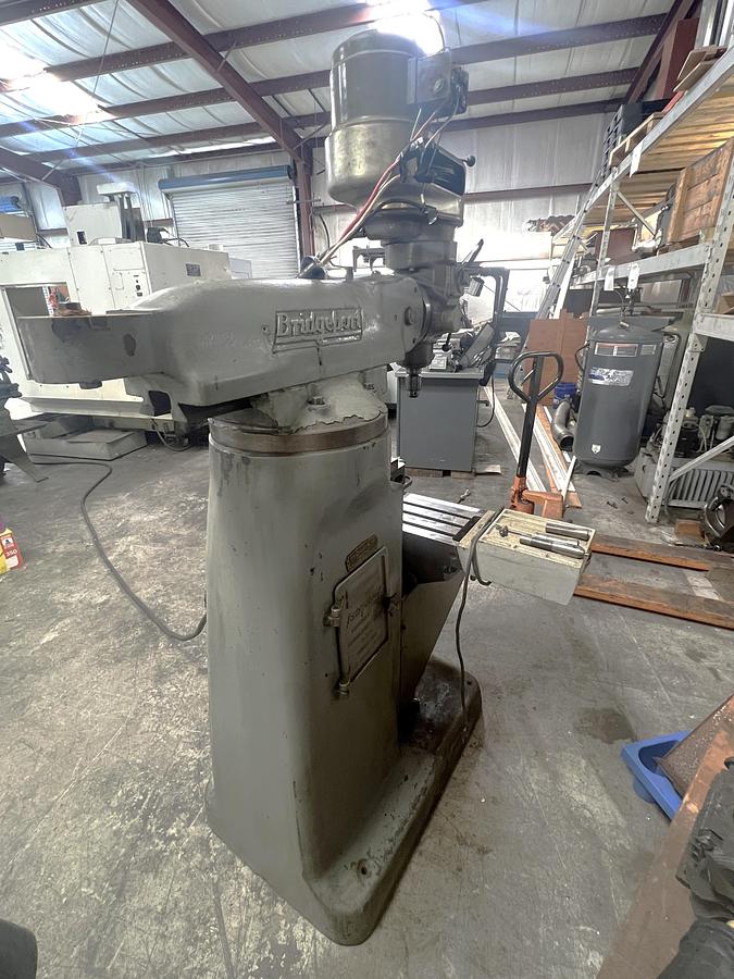 Used 1970 Bridgeport Series I Manual Knee Mill with 1 HP Motor,