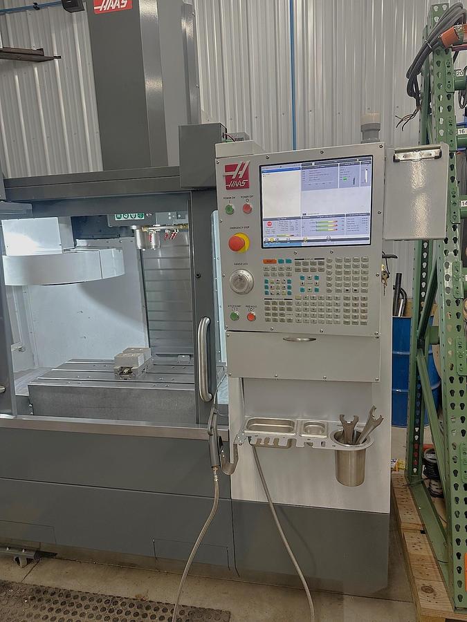 Used 2021 Haas VF2 with Auto Door, Rigid Tapping, 20 Station Carousel Type ATC, ONLY 30 FEED CUTTING HOURS!!