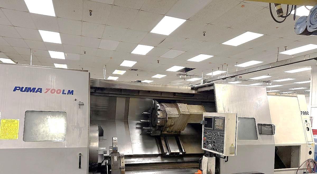 Used 2006 Doosan Puma 700LM with C Axis & Milling, 32" 4 Jaw Man. Chk, 6.5" Bar Cap., 126" Turn Length, SMW Steady Rest, Tailstock, Conveyor