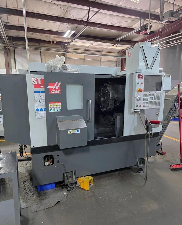 Used 2021 Haas ST-10M with LIve Milling, Haas Barfeed, Tailstock, Tool Presetter, Parts Catcher, Chip Conveyor