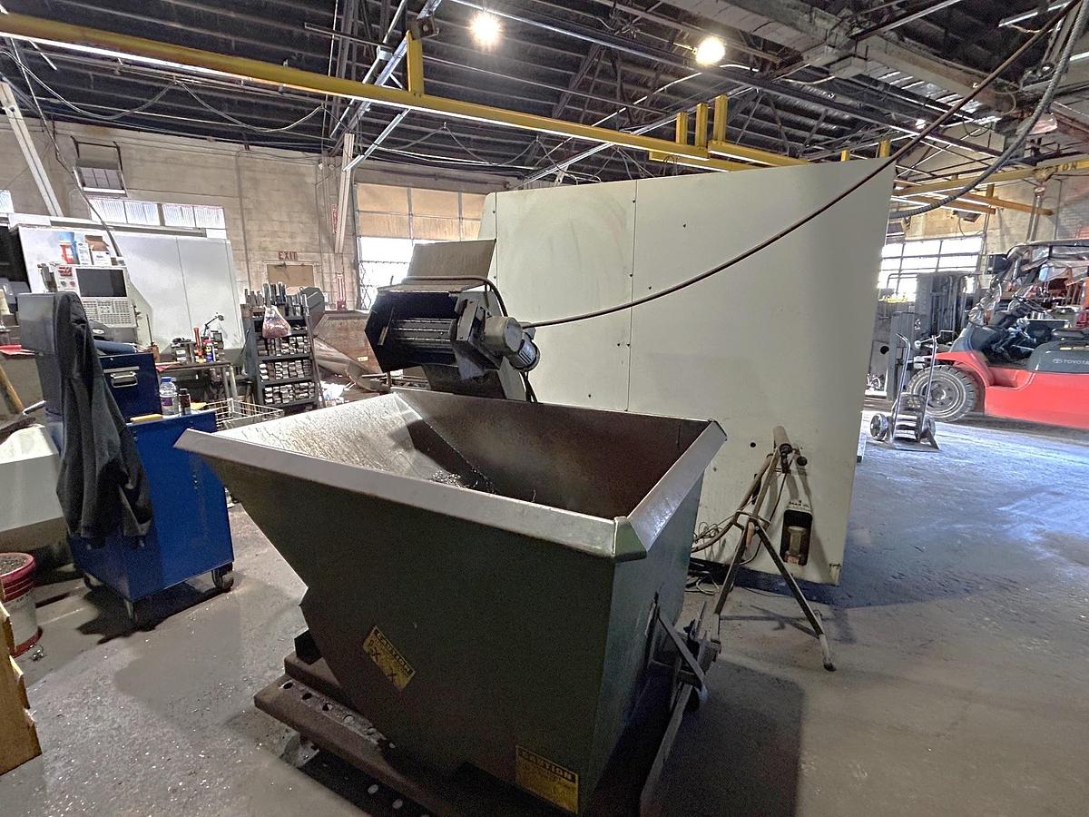 Used 2005 Haas SL-40T with Steady Rest, 15" Chuck, Toolsetter, Tailstock, Chip Conveyor, 4" Bar Capacity, 55 HP Package, Geared Head