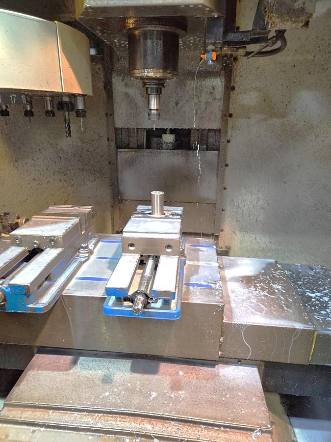 Used 2010 Haas VF2B with PCool, Chip Auger, 7500 RPM, 2 Spd Gearbox, Haas Probing Package, Remote Jog Handle